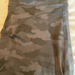 INVIGORATE HIGH-RISE CROP 23" Black and Gray Camo size 20